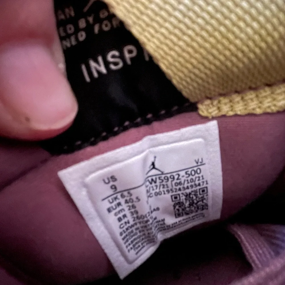 Woman’s Nike Air MA2 - Picture 15 of 16